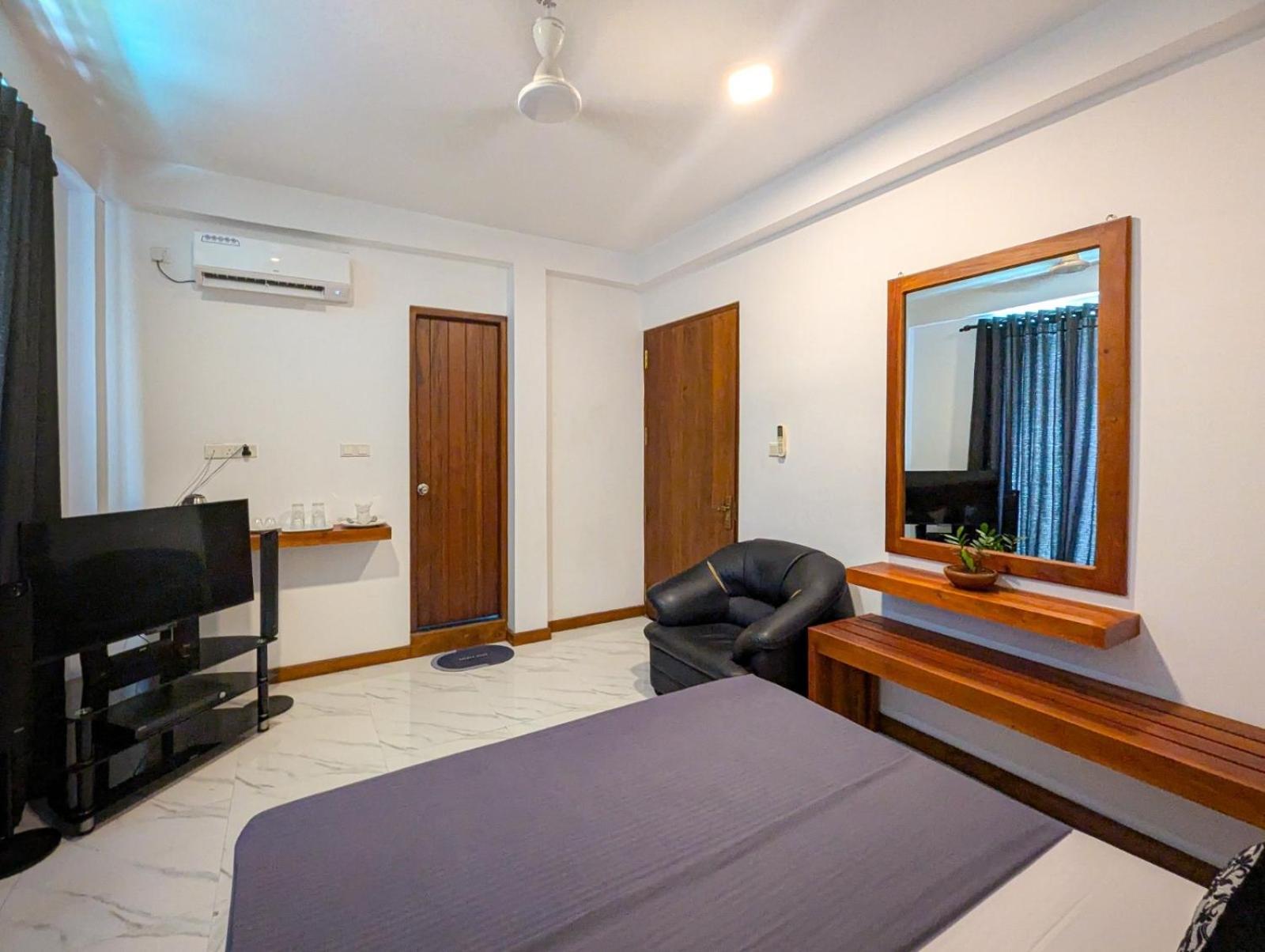 Airport Hotel By Cmb Apartments Negombo Exterior photo