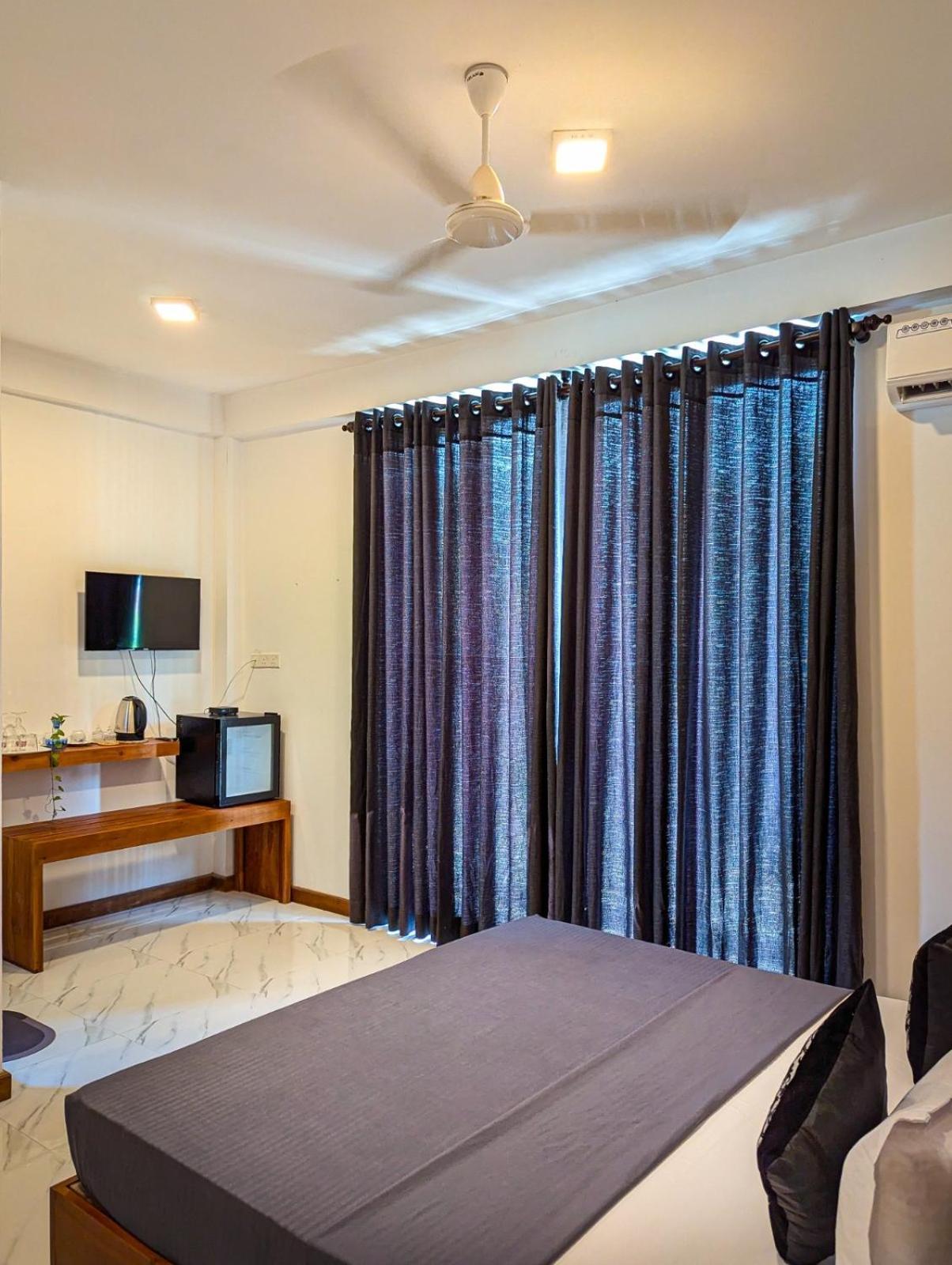 Airport Hotel By Cmb Apartments Negombo Exterior photo