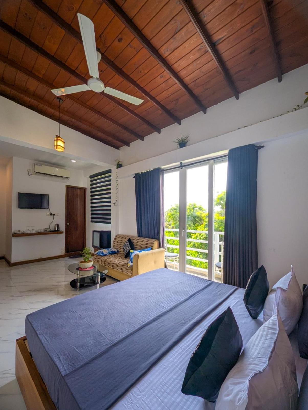 Airport Hotel By Cmb Apartments Negombo Exterior photo